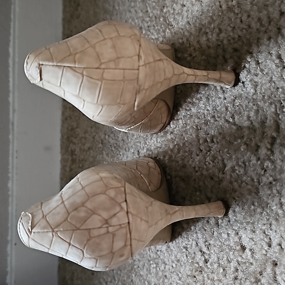 5 1/2 cream peep toe heels Enzo Angiolini - Picture 4 of 6